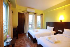 My Hotel Pvt Ltd tesisinde bir odada yatak veya yataklar
