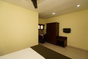 TV a/nebo společenská místnost v ubytování Lloyds Serviced Apartments,Krishna Street,T Nagar