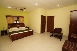 Postel nebo postele na pokoji v ubytování Lloyds Serviced Apartments,Krishna Street,T Nagar
