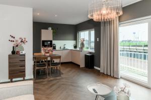 a kitchen and living room with a chandelier at Slapen bij van O 2 in Yerseke