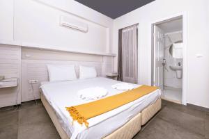 a white bedroom with a large bed and a bathroom at Muskebi Apart Otel in Ortakent +59 photos