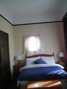 Letto o letti in una camera di Buggle's Pub and Accommodation