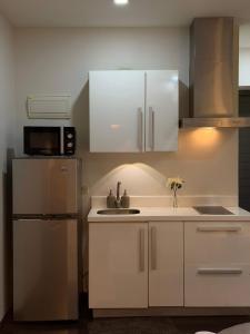 Gallery image of Deluxe Room with Pool View Unit in Poblacion in Manila