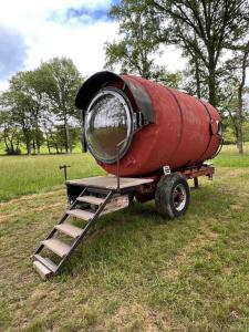 a red tank on a trailer in a field at Citerne-Lit in Montredon