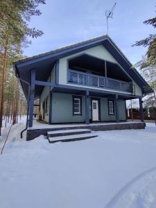 a house in the snow with a balcony at Villa Sara in Kalajoki