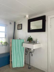 a bathroom with a sink and a mirror at Guest house Æbelnæs, Møn in Stege