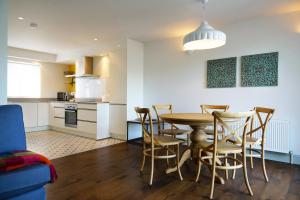 a kitchen and dining room with a table and chairs at Kinsale CITY CENTER in Kinsale