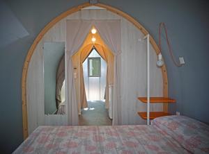 a bedroom with an archway with a bed and a mirror at Villaggio Camping delle Rose - Gatteo a Mare in Gatteo a Mare +41 photos