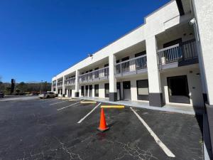 an empty parking lot in front of a building at Speedway Inn & Suites Griffin US 19 in Griffin