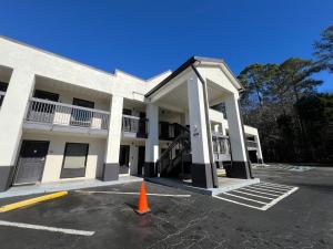 an orange cone in front of a building at Speedway Inn & Suites Griffin US 19 in Griffin +73 photos