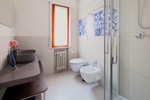 a bathroom with a toilet and a sink and a shower at Laguna Boutique Apartments in Mestre