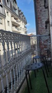 a chair sitting on a balcony with a fence at Le Balcon Cosy - Centre Clermont in Clermont-Ferrand
