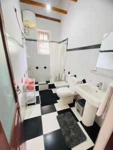 a bathroom with a black and white checkered floor at SAN Holiday Villa in Wadduwa