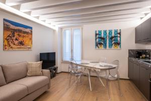 a living room with a table and a couch at Residenza Wega - Luxury Apartments Verona in Verona