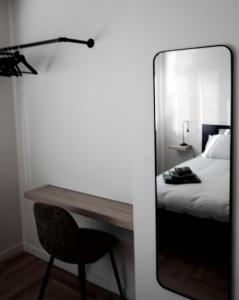 a mirror in a room with a bed and a desk at Parus major in Londerzeel +10 photos