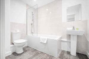 a white bathroom with a toilet and a sink at Stylish Apartment - Twin Beds - Parking - Fast Wi-Fi 9CC in Birmingham