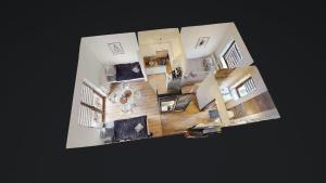 an overhead view of a living room and kitchen in a house at Apartament Fibra Latte in Rybnik