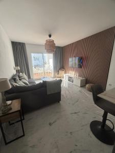 a bedroom with a bed and a table and a window at Perfect Location 2 Bed Apart Medina Del Zoco in Sitio de Calahonda