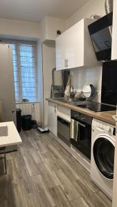 a kitchen with a washer and dryer in a room at Toproom in Strasbourg