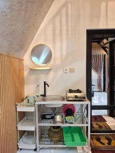 a small kitchen with a sink and a sink at Villa Syahdu1 Tawangmangu in Tawangmangu