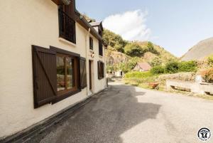 a building with a window on the side of a street at Calme et montagne in Cazaux-Layrisse