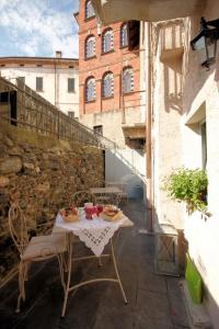 Popločani dio dvorišta ili vanjski dio objekta Guest House Al Castello