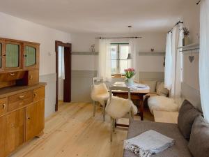 a living room with a table and a couch at Altes Zollhaus in Neukirchen