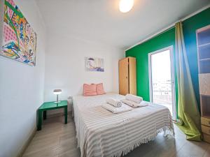 a bedroom with a bed with towels on it at LITORAL COSTA DORADA - CORAL Only families in Cambrils