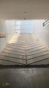 a large mattress in the back of a truck at Apto elegante no Catolé 77 in Campina Grande +29 photos