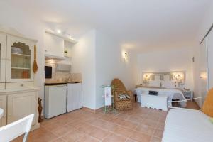 a kitchen and a living room with a table at Garden view in Cascais +5 photos