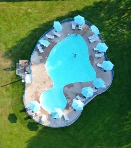 an aerial view of a large pool of water at Chambres les 4 saisons in Oust +20 photos