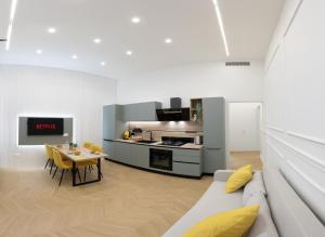 a living room with a couch and a table and a kitchen at Luxury Apartment Salerno Center in Salerno