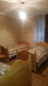 Katil atau katil-katil dalam bilik di Archil and Nino Gigauri Guest House