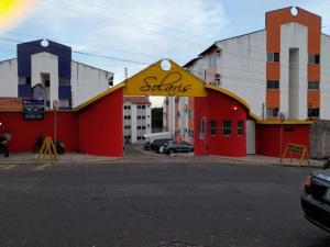 a building with a sign that says saurus on it at Solares Residence in Teresina