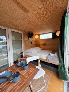 a small room with a table and a bed at Berlin River Retreat in Berlin