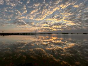 a cloudy sky over a body of water at Jantawan Hostel in Ban Khlong Chet (2)
