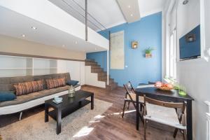 A seating area at D53 Apartments
