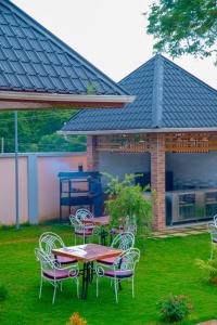 a patio with a table and chairs in a yard at Kilimont Hotel in Mabire