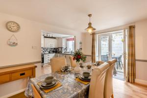 a kitchen and dining room with a table and chairs at 3 Bed in Appledore oc-phoe in Appledore