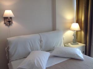 Postel nebo postele na pokoji v ubytování Apartments Aliki