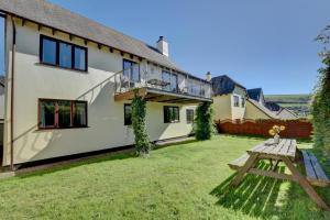 a house with a picnic table in the yard at 4 Bed in Croyde oc-sundow in Croyde