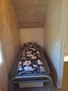 a bed in the corner of a room in a house at Fritidshus Hammare Hagfors in Hagfors