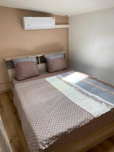 a large bed sitting in a room with aperature at Maison dans le quartier de terre sainte Nicolas in Saint-Pierre