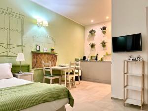 a bedroom with a bed and a dining room with a table at Giardino Botanico in Ragusa