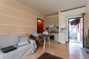 a living room with a couch and a table at Bellasirmione - Acquachiara in Sirmione
