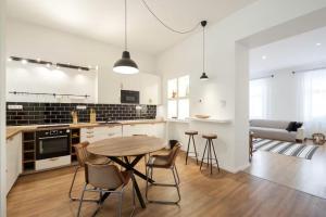 a kitchen and dining room with a table and chairs at Apartments Paprikör in Tihany