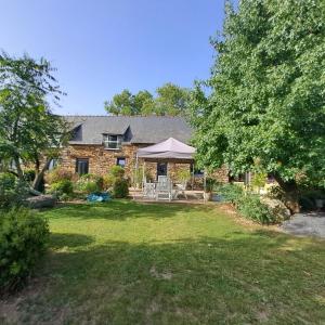 a brick house with a tent in the yard at la guichardaye in Tréal