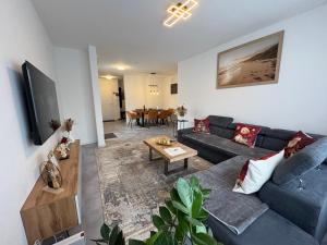 a living room with a couch and a table at Glory's Apartment in Dußlingen