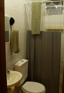 a bathroom with a toilet and a sink at Casinha Vale do Sol in Nova Lima