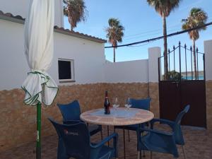 a patio with a table and chairs and a umbrella at BOL16 in Bolonia